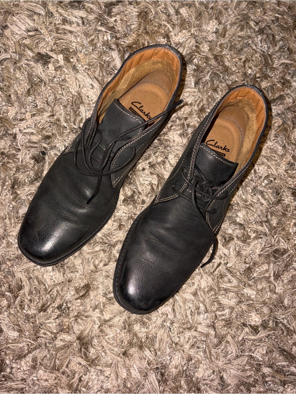 Clarks Men's Black Leather Chukka Boots - Sleek Lace-Up Comfort